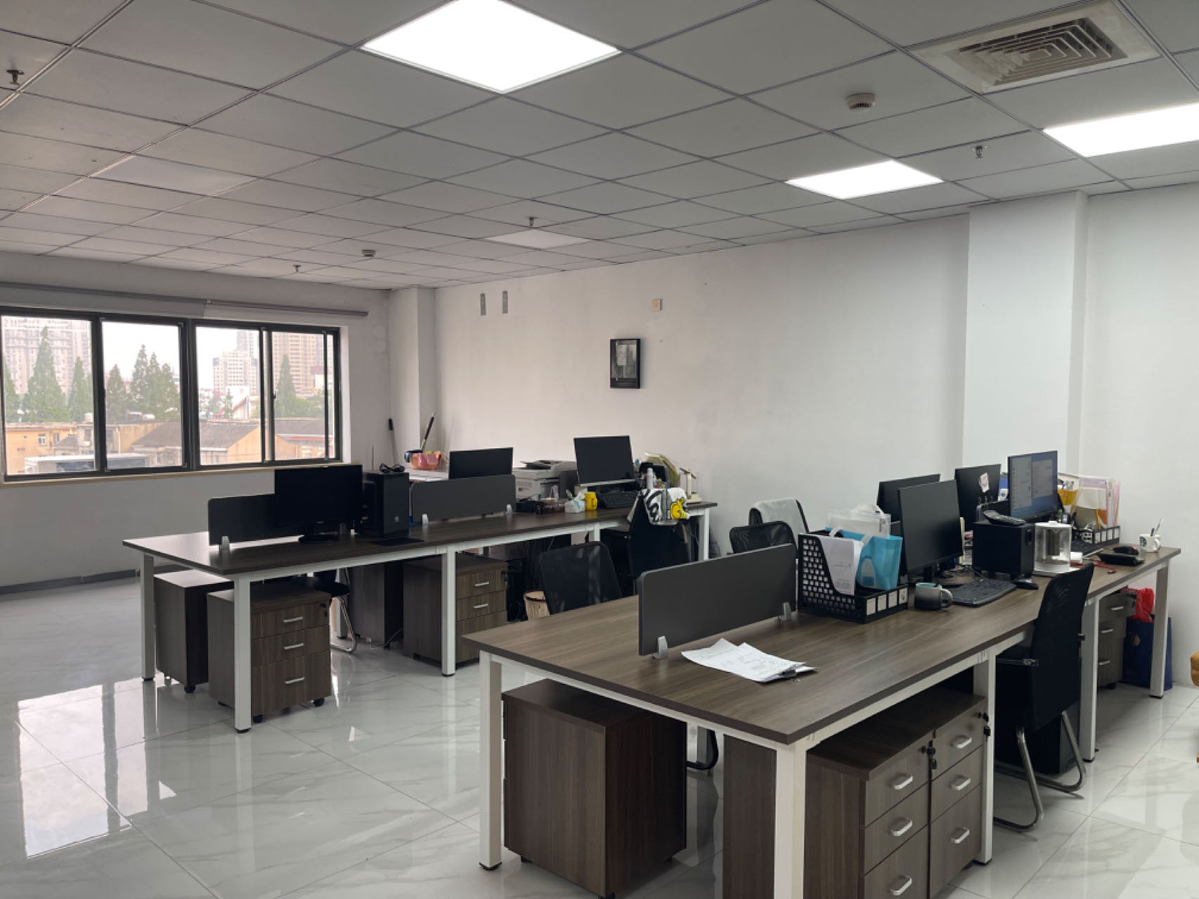 办公室 需要换滤镜.jpg